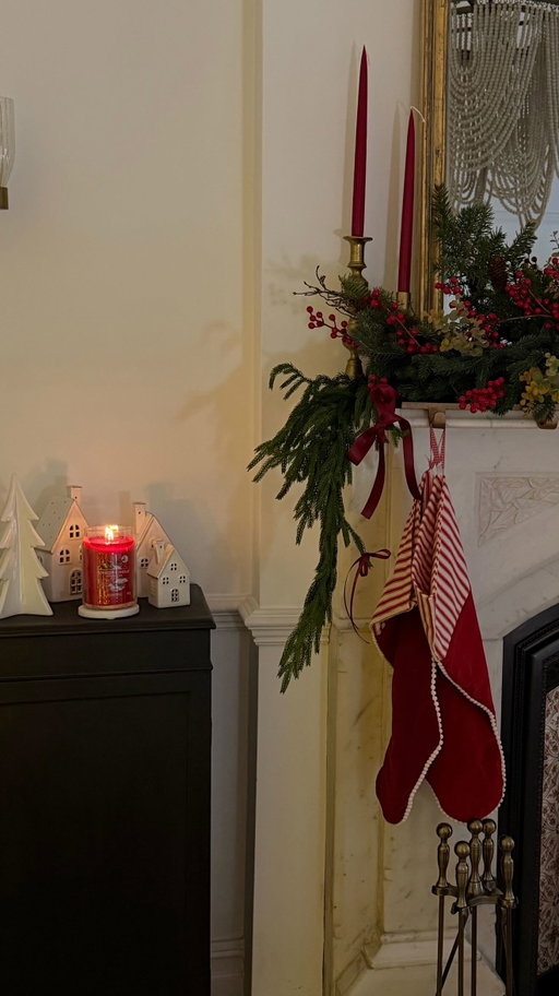 ad It’s not Christmas until the first @yankeecandleeu festive candle is lit, and now that the house is decorated, I’m officially in the spirit ✨ Yankee Candle’s Christmas range is full of nostalgia, with pine, amber, vanilla and jasmine taking me right back to childhood and making every moment feel a little more magical this Christmas 🎄