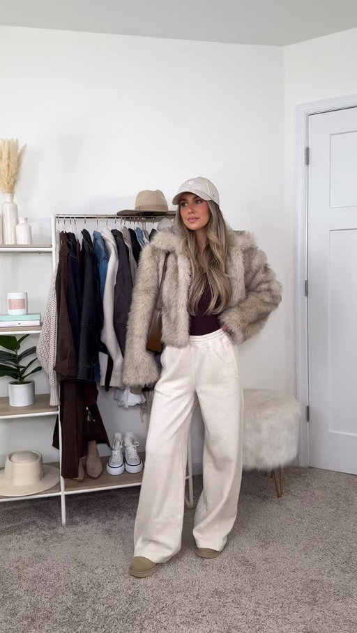 Casual Winter Outfit ☕️❄️🫎 comfy cozy but make it chic! Truly my ideal combo for an easy ootd that I still feel put together in! A faux fur coat is always the perfect layer too, imo! 

Comment OOTD to get all of the details from my winter outfit sent over to you directly & make sure to save this for later next time you’re in need of a little outfit inspo!

https://liketk.it/5ERiM #casualstyle #casualoutfit #winteroutfitideas #winterfashion #winterootd
