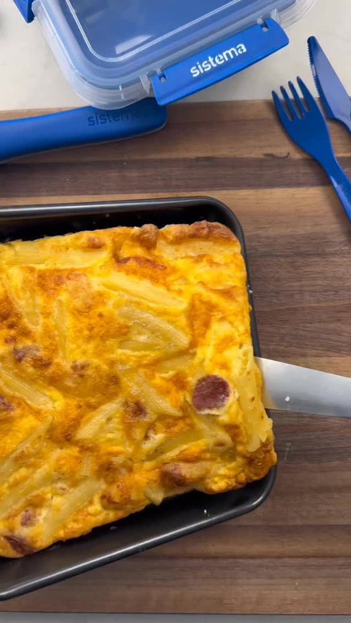 Using leftover Mac n Cheese to create frittatas is a win. We are making the most of these holidays to head out to the beach and nature. 

All we need is our @sistema_au STAX container and the following ingredients:

1 cup Mac n Cheese leftovers
1/4 cup thickened cream
1/4 cup grated tasty cheese
Pinch of salt
3 eggs

#sistema #leftovers #sistemalunchboxes #georgegeorgievski