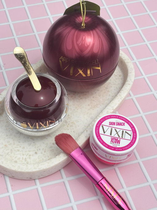 Real skin. Real texture. Real results. 🍎✨

I’ve been testing out the VIXIN Beauty range powered by their Skin Smart Technology™ — and I wanted to show you exactly what these formulas really look like, unfiltered and up close. These textures are next-level: the cream is rich, dense and cushiony, while the jelly mask is bouncy, cooling and ultra-hydrating on contact with the skin.

What I love most about this range is that it’s truly results-driven skincare, designed to support real skin concerns including dehydration, fine lines, pigmentation, rosacea, acne and hormonally reactive skin. The formulas work with your skin’s natural intelligence — not against it — using advanced plant stem cell science and aquaporin activating actives for visible hydration and barrier support.

Each product is created using high-performance biotech ingredients including Hyaluronic Acid, Vitamin E, natural fruit extracts, and RetinArt™ — a plant-based retinol alternative that helps smooth and strengthen the skin without the harsh side effects traditional retinol can cause.

VIXIN Beauty is also Certified Australian Made, cruelty free, and designed with luxurious refillable packaging, which I absolutely love from a sustainability perspective. Beautiful on the skin and better for the planet.

This is skincare that feels powerful, sensorial and genuinely confidence-boosting — and I’ll be sharing my full application + results in a Reel very soon. For now, swipe to see the textures! They’re delicious! 

If you’d love to try the range yourself, you can shop via vixin.com.au and use my code VIXINVIP15 for 15% off ✨

Follow @vixin_beauty for more real skin, real results and no-filter confidence.
#brandedcontent #realskin