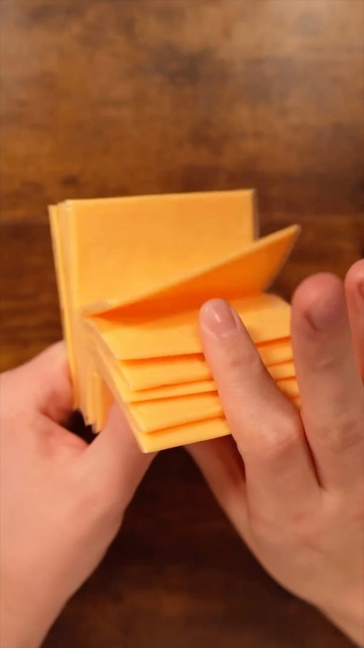 Have you ever seen cheese shuffled like playing cards? 
•
Inspo from @itscardistry 
•
@kraft_brand what do you think of these shuffles? 
•
#asmr #shuffling #cheese #danielhuckins #igreels