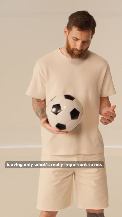 Es más que una pelota. Es un sueño que empezó en las calles y canchas de Rosario.
Gracias a todos los hinchas que me ayudaron a conseguirlo, y a @mastercard por su apoyo en esta campaña. Dejando una marca que nunca se borra: #priceless
⚽ 
It’s more than a ball. It’s a dream, that began on the streets and fields of Rosario.
Thanks to all the fans who helped me chase it, and to @mastercard for their support in this campaign.
Leaving a mark that never fades: #priceless