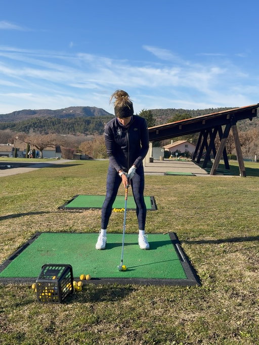 I just had the itch to play… golfers will relate. Oh, and wait for the “hehe” on the last slide.
*
*
*
*
Let’s be real, I don’t always have the itch to play — especially after a season with 28 tournaments and about 45 weeks away from my French home and loved ones. The last few off-seasons I didn’t even bring my clubs back from the US, and sometimes I didn’t even want to look at grass. Eventually the itch comes back just in time for the season to start.

But this time, I did bring my clubs home… no golf clothes, as you can see — just the clubs — and I’m glad I did.

Three weeks into off-season and suddenly the itch hit. I ended up practicing and playing 9 holes with my mum — something we hadn’t done in at least five years. We laughed so much we ended up in tears with a proper belly ache.
*
*
*
*
Going back to my roots and sharing a relaxed round with family or friends in a beautiful place full of memories is the best reminder of why I fell in love with the game in the first place. Going to ride that feeling until I’m back in the 🇺🇸.

@golfresort.dignelesbains Merci pour votre accueil chaleureux ✨
