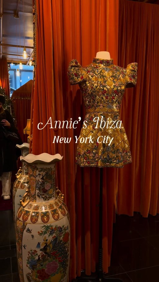 My dream store in NYC @anniesibiza just recently opened! 🌃 🌙 #newyorkcity #anniesibiza