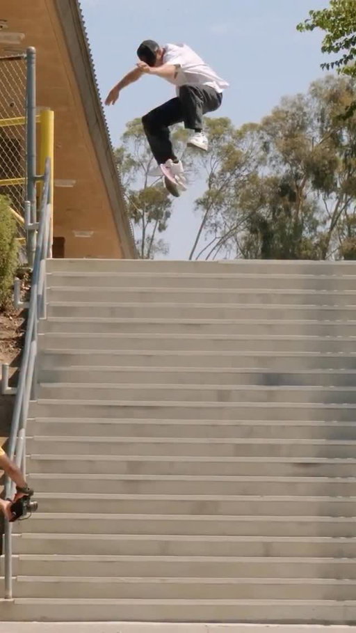 No better feeling 🥹 @chrisjoslin_

Go watch Chris Joslin’s “G-Ma” part, now on @thrashermag
Video by @aleks_lewandowski