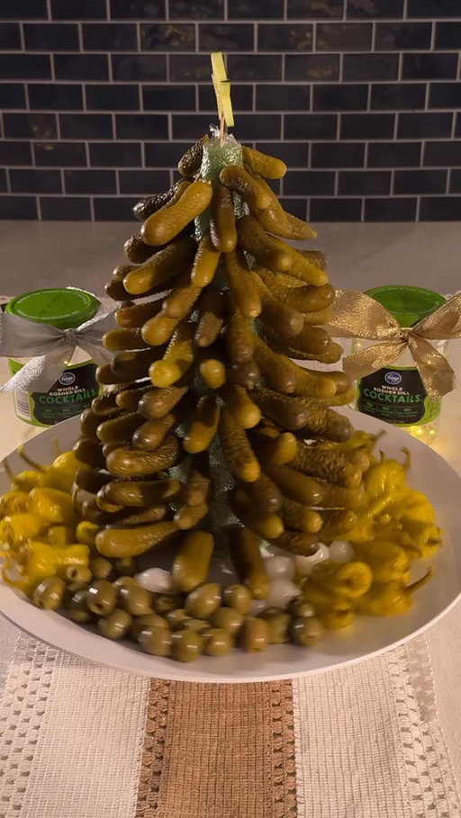 🎶 deck the halls with lots of pickles 🎶🎄