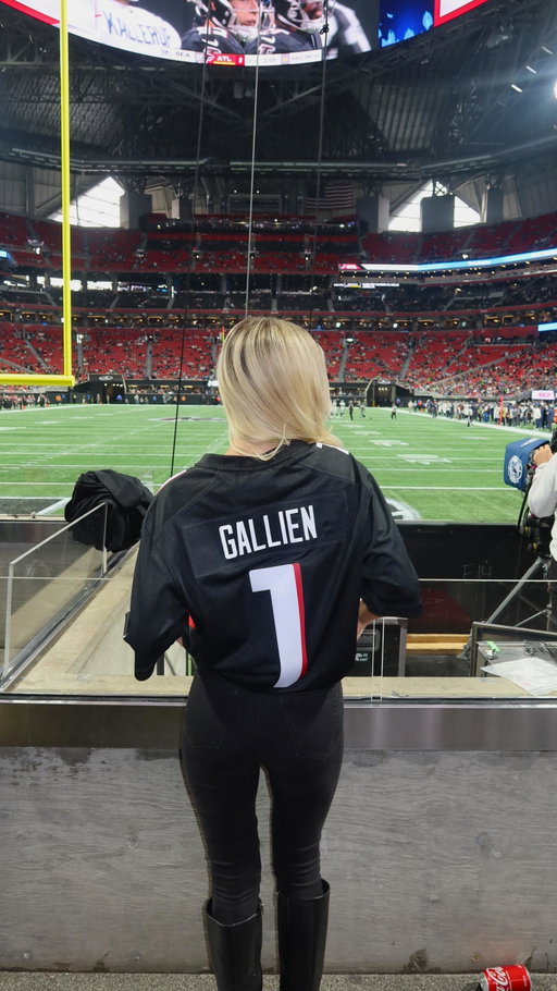 Best sunday EVER?? Thank you for having us @atlantafalcons ❤️🖤
