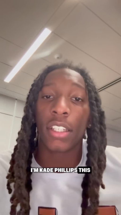 Texas CB Kade Phillips rocks the clean shave thanks to @dollarshaveclub 🪒