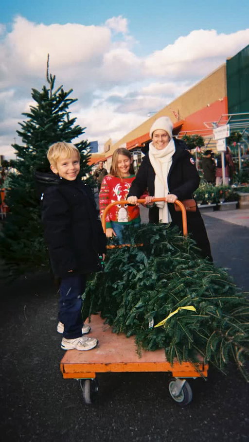 Thank you @homedepot for helping us surprise these strangers and make their Christmas seasons even more special! #HomeDepotPartner #ad