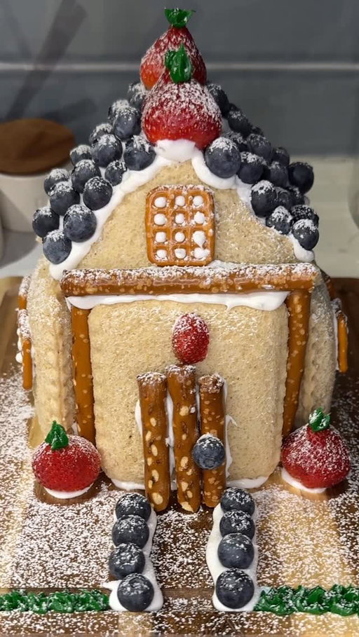 this is your sign to make a @getjams PB&J gingerbread house this year 🏠🎄😋 #jamspartner