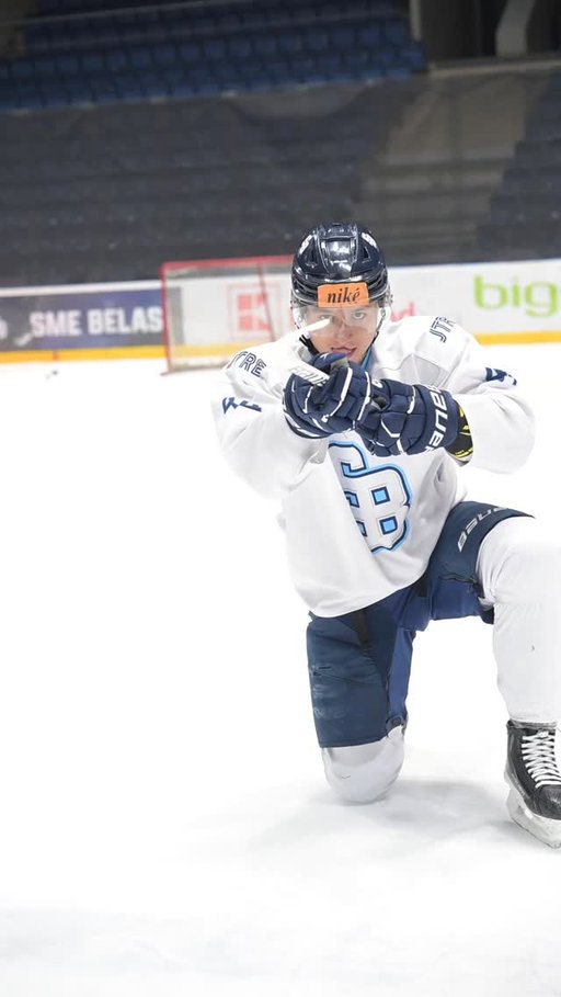 Ideálny vianočný darček od @bauer_hockey_slovakia 

#hcslovan #vernislovanu #smebelasi #16strong