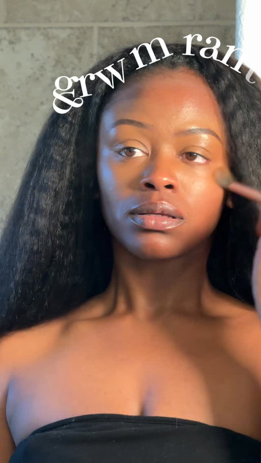 Having the best parents ever comes with a bit of a trade off. That means unsolicited advice and explaining your thoughts more than you’d like to. I’m happy to explain because I’m completely secure in myself but also… GET OUT MY FACE!! I’m grown. 🙄 I’m just playing. My parents are my biggest support and want the best for me and my son. So I guess two things can exist at the same time, because they know how to get on my nerves but I wouldn’t trade my parents for the world. 😌❤️
Products:
@sephora 
@sephoracollection 
@maybelline 
@bathandbodyworks 
@kissnypro 
@rubykissescosmetics 
@charlottetilbury 
@juviasplace 
@oqhair_web 
@elfcosmetics