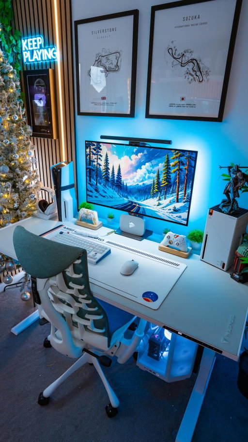 Christmas has arrived in the studio 🎄☃️

Enjoying the wintry yet cosy vibes in here this December, really enjoying the different aesthetic to what I’ve had in past years 😌

What do you guys think of the look this year? 🎅🏻

_________________________________________

📸 More content over on @spuddgaming
💜 Check out my other socials (links in bio)
💰 Partner discounts in bio
✉️ DM or Email for collabs
________________________________________

#pcsetup #gamingsetup #desksetup #gamingroom #setupinspiration #gaming #gamerlife #festive #wintervibes