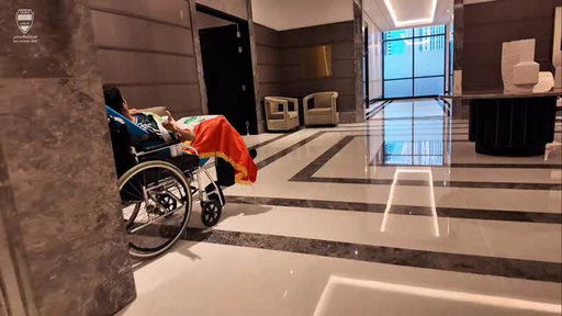 .
🇮🇶🤝🇸🇦 | أيمن حسين يحقق حلم أحد المشجعين السعوديين من ذوي الاحتياجات الخاصة، في لقطة تعكس الروح الرياضية والمحبة بين الجماهير.
لقاء جميل يلامس القلوب ويجسد قيم كرة القدم. 

الحمدلله على هذه النعمة 🤲

Ayman Hussein fulfills the dream of a Saudi fan with special needs — a heartwarming moment that reflects true sportsmanship and the beautiful spirit of the game. 🤝❤️

#FIFArabCup #كأس_العرب