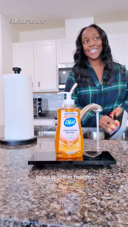 Clean hands before breakfast have become a non-negotiable over here, especially after last season. 🤧😪

@dial Gold is the one we always reach for. Cooking breakfast, washing hands and actually sitting down together… this is the calm I prayed for. 🥹

Grab yours at Target, Walmart, CVS, or Amazon.
#DialPartner #PaidPartnership