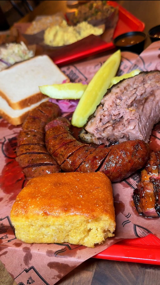 New Texas-Style BBQ 🍖 

@noahs_bbq recently opened this past Fall and they’ve been buzzing on IG ever since. Everything is made in house, from the sauces to the desserts. Their menu offers some classic bbq favorites: brisket, ribs, pulled pork, smoked wings and more. I haven’t seen a lot of people talk about their desserts, but they aren’t to be slept on, the strawberry banana pudding, fried Oreos and vanilla stuffed churros were amazing. 

If you haven’t already, it’s worth trying for yourself.

📍250 Granite St. (Ste 1003) Braintree, MA