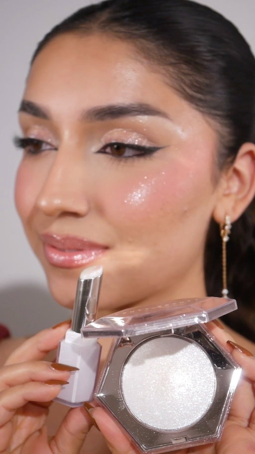 How we’re showing up to every festive function: ✨💫💎

Drip yourself out in the iconic pure platinum sparkle you know & love with Diamond Bomb ⤵️

💍 Diamond Bomb All-Over Highlighter in ‘How Many Carats?!’ is a superfine glittering veil highlighter that leaves skin diamond-dusted in show stopping sparkle

💍 Gloss Bomb Shimmer Stix in ‘How Many Carats?!’ is a buildable + shimmering lip gloss stick packed with Squalane, Vitamin E and Shea Butter, locking in moisture for up to 8 hours 🫦

Shop Diamond Bomb at @sephora, @sephoracanada, @kohls, @ultabeauty and fentybeauty.com!

📸: @miabgalvan