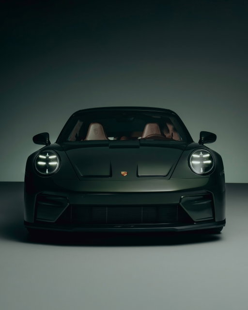 The closer you look, the more the story unfolds. 

Sonderwunsch, expressed through detail – a quiet tribute to F. A. Porsche. 1 of 90.