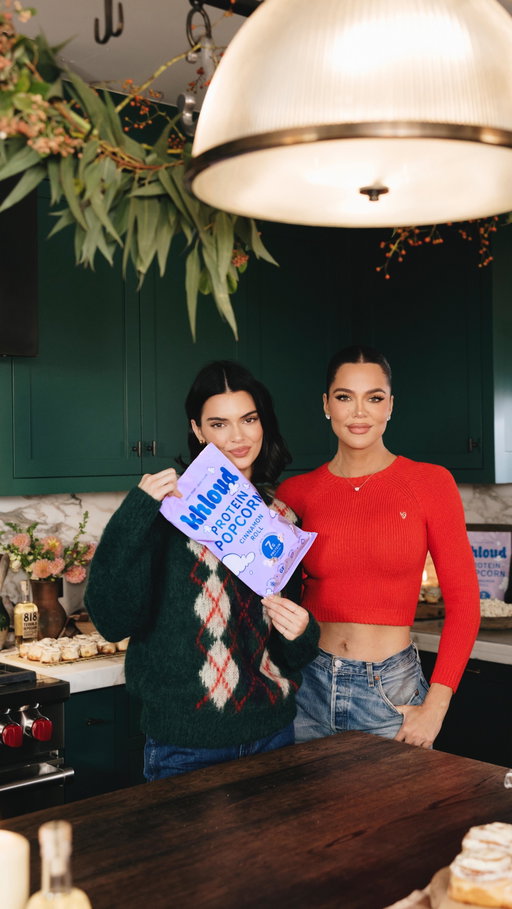 A cozy classic reimagined: cinnamon-inspired 818 cocktails, sweet traditions, and the newest Khloud flavor makes its big debut in a very cinnamon special with Khloé & Kendall. Khloud Cinnamon Roll is here. Shop now at khloudfoods.com! ❤️🍿
