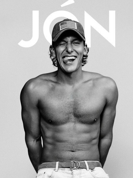 Don’t let anyone put you in a box. Do stuff that makes you feel good and have fun with it✌🏽

Grateful to land my first magazine cover with Jon magazine 🙌🏽

Shot by: @leighkeily 
For: @jonmagazine
@iartistent 
@jc_iartistent