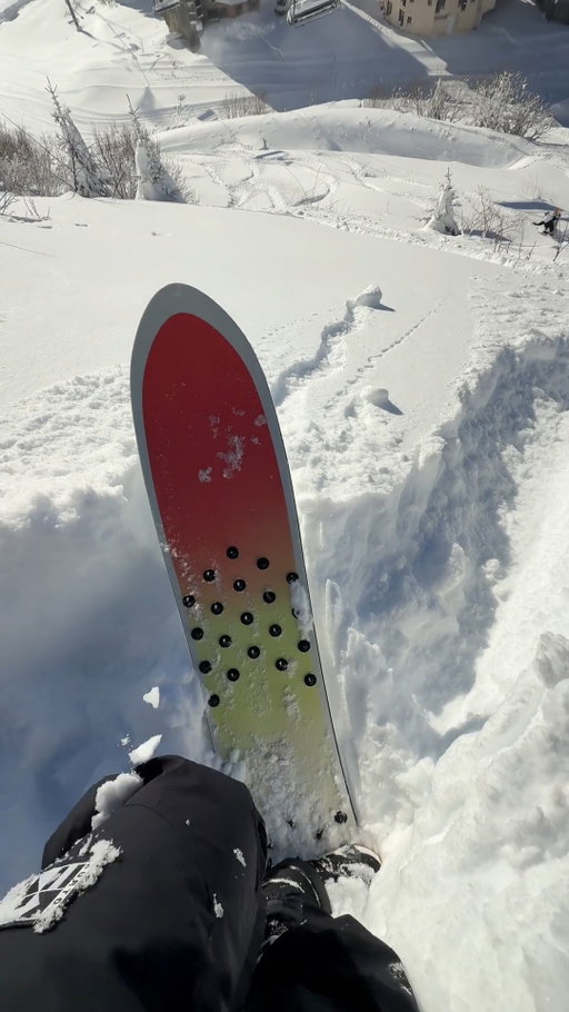 No bindings = No problem ‼️ 

@vicdohria gets surfy with her Family Tree Backseat Driver Pow Surfing Snowboard in the back streets of @avoriaz1800_officiel. It's surf-inspired shape provides float and flow with a loose feel that transitions into a powerful turn when engaged. Explore the Family Tree Collection at the Link In Bio.