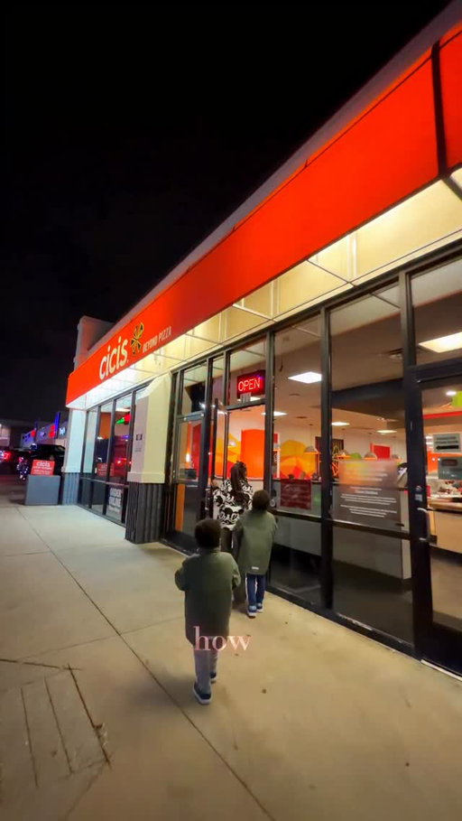 #ad There is nothing that makes me happier than a hassle free dinner idea and my kids being happy about it. My schedule is always packed and sometimes we are in a rush after sports. I don’t know why I never realized that Cici‘s Pizza was literally right around the corner from my local grocery store. It was super affordable, and the buffet options were so fresh! A 10/10 for us!! @cicisofficial #EndlessPizzaEndlessFun 🍕