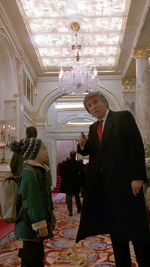 At the time of filming Home Alone 2: Lost in New York (1992), #Trump owned the Plaza Hotel. Director Chris Columbus revealed that Trump allowed the production to film at the Plaza, but with one condition: he had to have a cameo. 👀