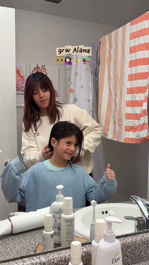Our morning hair ritual 💗 Want more mama/daughter GRWM? Should we start a mama + mini series? Comment a ✨ if you’d watch!

Literal, mi parte favorita de ser mamá, son estos mis momentos favoritos 🎀

#momdaughter #momdaughtertime #schoolhairstyles
