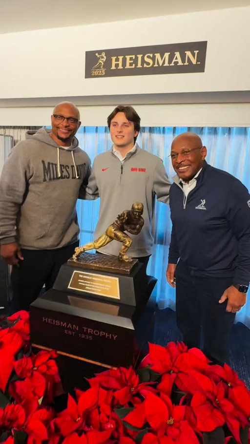 Archie and I had to show these young guys how to hit the Heisman 😂

Congrats to @juliansayin and the rest of the guys out here in New York.