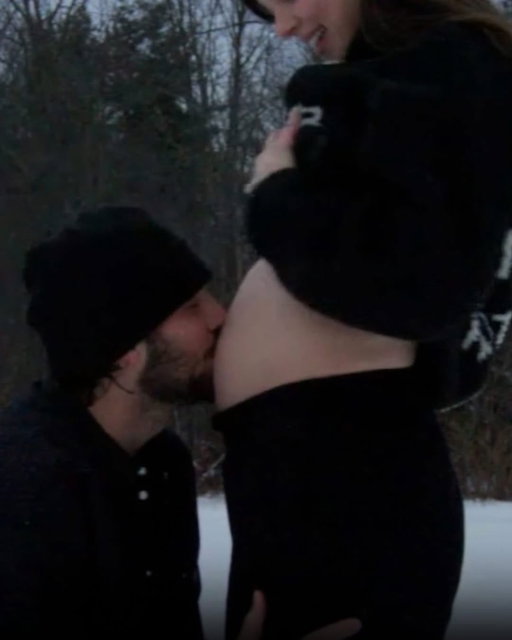 Mom and Dad 🍼❤️

Congratulations to Hailee Steinfeld and Josh Allen on expecting their first child.