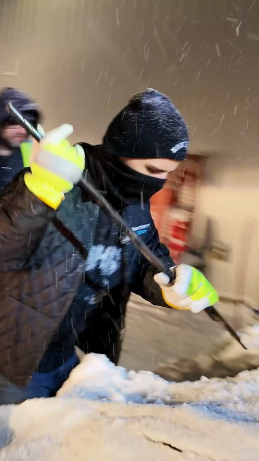 This blower is frozen...