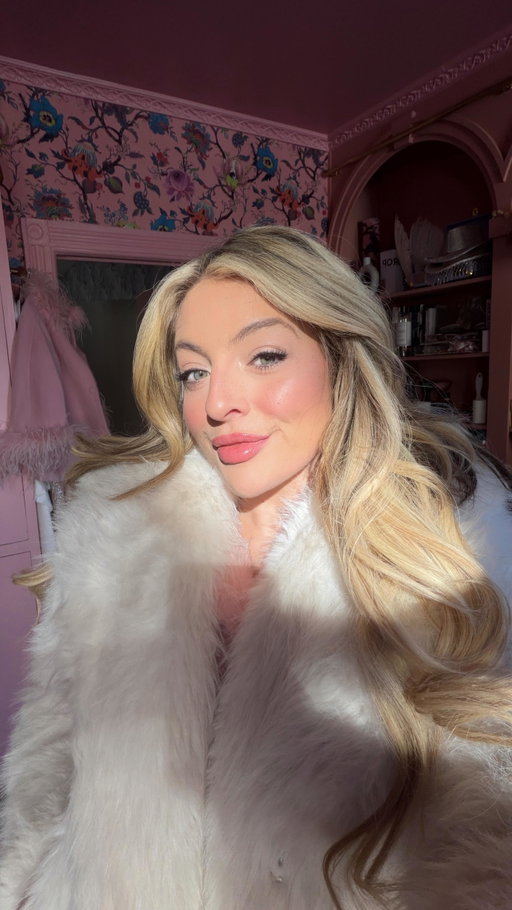 it *is* a fashion show 💅🏻🎀🩷