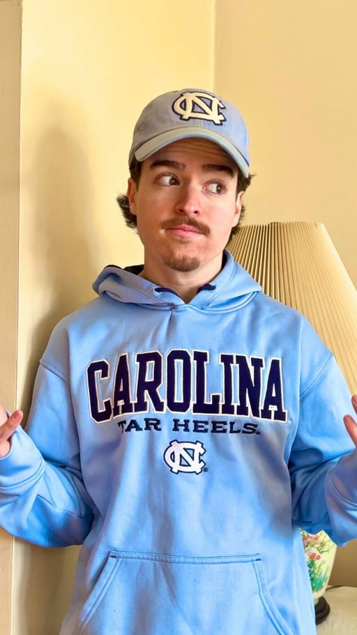 From your ‘fit to your phone, you can rep and connect on your favorite college football team with @facebook Groups all season long!🏈 #facebookpartner #football #sports