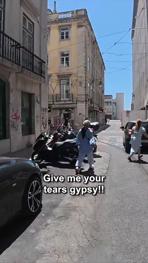 Pickpocket tries to pepperspray me! 🇵🇹