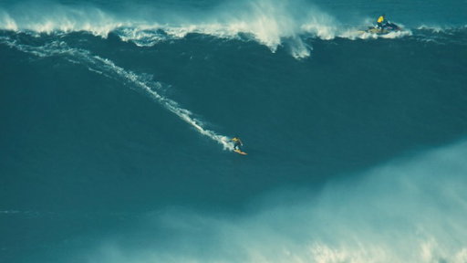Waves almost bigger than the camera can capture🤯

And who’s surfing them?
One of the absolute best @justinedupont33. 

And probs to her team partner @ericrebiere on the ski 🔥

🎥/🎤: @pinesi 

#nazare #portugal #surf #waves