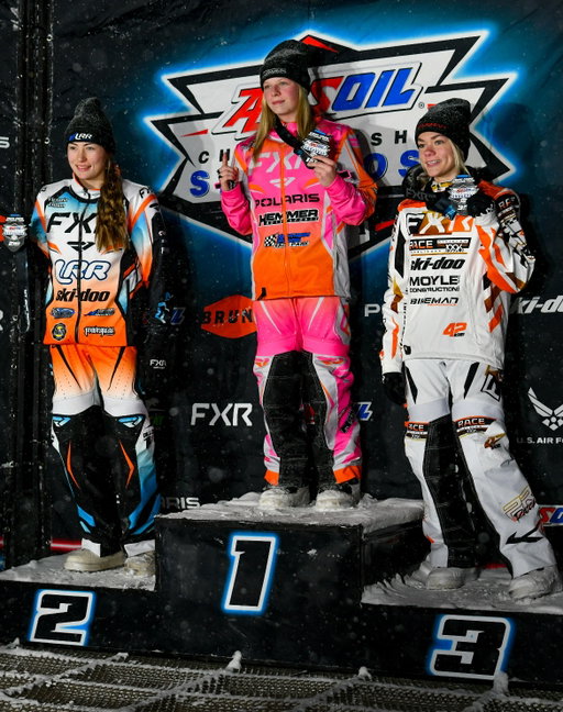 Pro Women’s Debut 🥇
Top qualifier, wire-to-wire in the final, and a statement made by @avery_hemmer15 in her first-ever Pro Women race. 

📷: @crystalwallemphotography  #FXRsnow #FXRracing