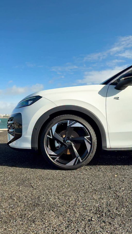 Where the sea whispers and the T-Roc answers. Soft waves, sharp lines, the R-Line just hits different. 🤍🌊

#Volkswagen #TRoc #TRocRLine

___
T-Roc R-Line – Combined fuel consumption 6.0-5.6 l/100 km; combined CO2 emissions 136-128 g/km; CO2 class: E-D.