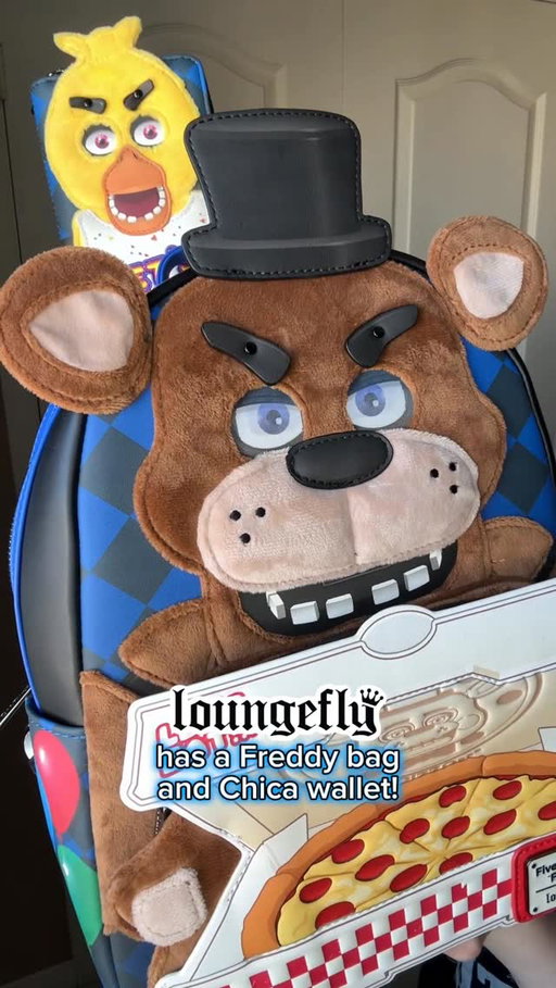 🍕 @loungefly knocked out of of the park again with the designs on this Freddy Fazbear mini backpack and matching Chica wallet! I absolutely love the details on these, especially the fact that you can move their eyebrows! 😂 I found these on @hottopic’s site a while ago! 
.
.
.
.
.
.
#loungefly #hottopic #htpartner #fivenightsatfreddys #fivenightsatfreddys2 #fnaf #universalpictures #universalpicturescanada #blumhouse #fnaf2movie #freddyfazbear #fnafmovie #chica #bonnie #foxy #mangle #marionette #thepuppet #themarionette #toychica #toybonnie #toyfreddy #springtrap #williamafton #streamer #youtuber #gamergirl #gamer #horror