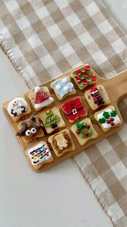 make holiday mini toasts with me 🎁🍞

#homecafe #holidayfood #kawaiifood
