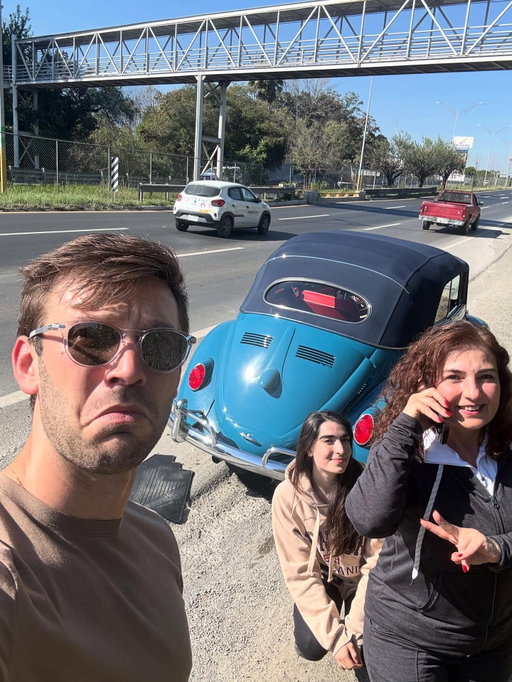 Nos quedamos tirados!! 🥲. Ahorita lo arreglamos! 

It’s never fun if you don’t break down with these things! 🥲