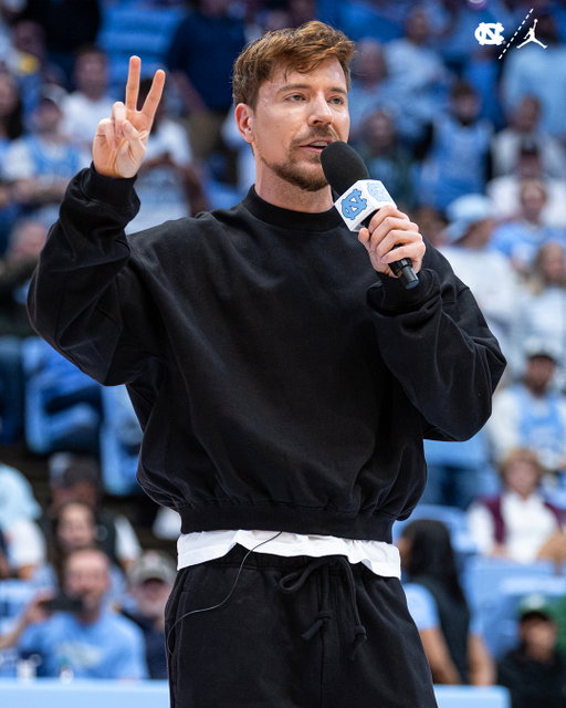 Welcome to the Dean E. Smith Center, @mrbeast 👋

If you're in the building, stick around after the game to see him and his crew film a video (and they'll announce the $10k-winning student!)