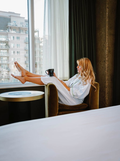 Cold outside. Cozy inside. 
Weekend mode: ON ❄️☕

what's the weather like for you this weekend? 
It's been in the -20 range this whole week
Here in Alberta! 🥶 

#CozyWeekend #WeekendMode #WinterVibes #HotelStay #StayCozy #WinterEscape #SlowWeekend #CozyAesthetic #HotelLife