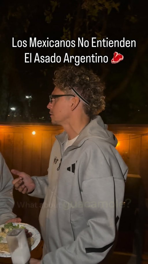 Cállate y come que va a ser lo mejor que comiste en tu vida 🥩💯🤝🏼🇦🇷 

#socccerdave #argentina #asado #mexico #asadoargentino #carneasada #comida #fun #funny #food #soccer #soccerplayer #futbol #football #footballer