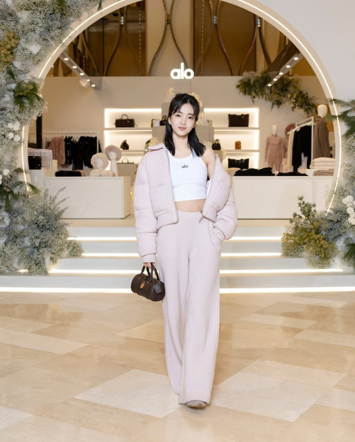 VIP moments. Seoul energy. ALO elegance. The ALO holiday pop-up at The Crown, Avenuel Jamsil, now open through January 4th.