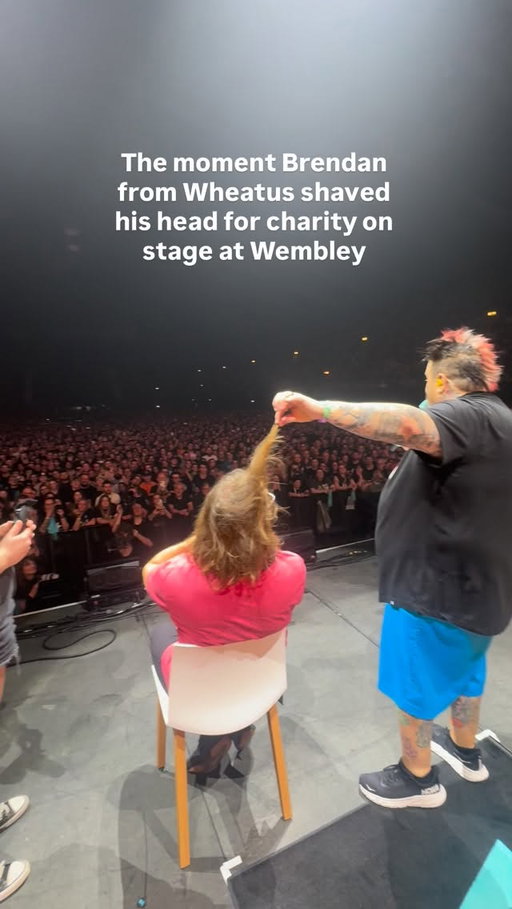 WHAT A NIGHT! 💙 A huge that you to @bfs_official @wheatusofficial @jaret2113 @heavy.metal.hairdresser for helping to organise such an awesome raffle and to everyone of you who donated to the raffle! Congrats to Alex for winning and getting to shave Brendan’s head on stage in front of a packed out Wembley Arena! And finally thanks to @benlangfordbiss & @davekaipiper for putting this together! Such an awesome moment that raised £1200 for mental health! 🔥