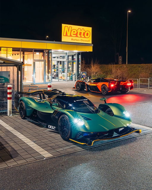Redefining late night shopping.

Imagery by @alexpenfold.

#AstonMartinLive #Valkyrie #IMPOSSIBLEDRIVEN