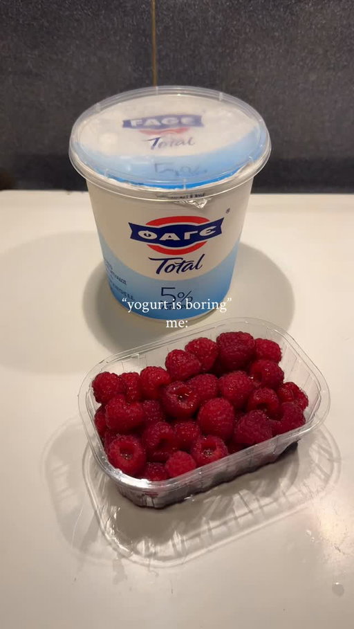 not on my watch👩‍🍳 This is raspberry chia pudding, yogurt, matcha, and raw honey🍯🥣 one of the most scrumptious things I’ve ever eaten!!

Matcha from @matchakari 
Shirt from @adanola
Greek yogurt @fage @fage_uk @fage_greece 

#chiapudding#raspberries#greekyogurt