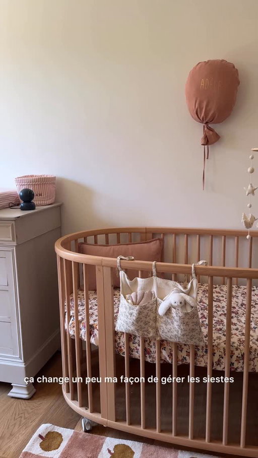 Vous aussi vous écoutez derrière la porte pour être sûr que bébé dort… ? Parce que moi, c’était littéralement mon sport préféré… 🙈🙈 mais maintenant j’ai le baby phone @beaba à la maison 🫶🏼 plus besoin de rester plantée devant la porte, de me réveiller de la sieste ou la nuit en panique au moindre bruit, il m’alerte au moindre pleur, bruit ou mouvement et je peux même lancer des bruits blancs ou une veilleuse si bébé se met à bouger dans son lit ! 
collaboration commerciale