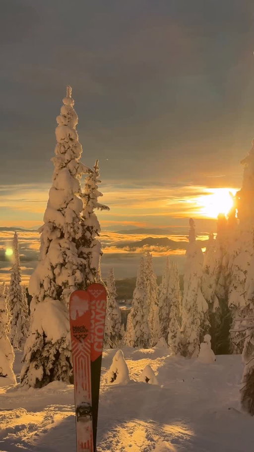 Snowboard season has started… @skibigwhite 

#snowboarding #sunset #mountainsunset #snowboard #skiing