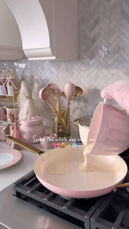 Spend the entire day with me…🎀✨❄️Coffee, a walk to remember, and a gingerbread-making day!🍪🎀🩷

Trying something new with a 7 minute cozy reel — tell me if you’re enjoying the longer videos and I’ll make more for you!!☕️❄️🎀

#home #pinkaesthetic #pink